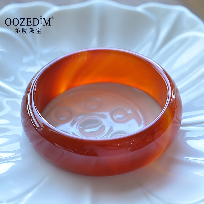 天然红玛瑙手镯女宽版本命年红手镯玉髓镯子高级感水晶送妈妈礼物