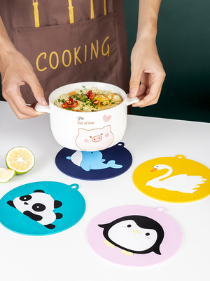 北欧隔热垫硅胶防烫餐桌卡通少女