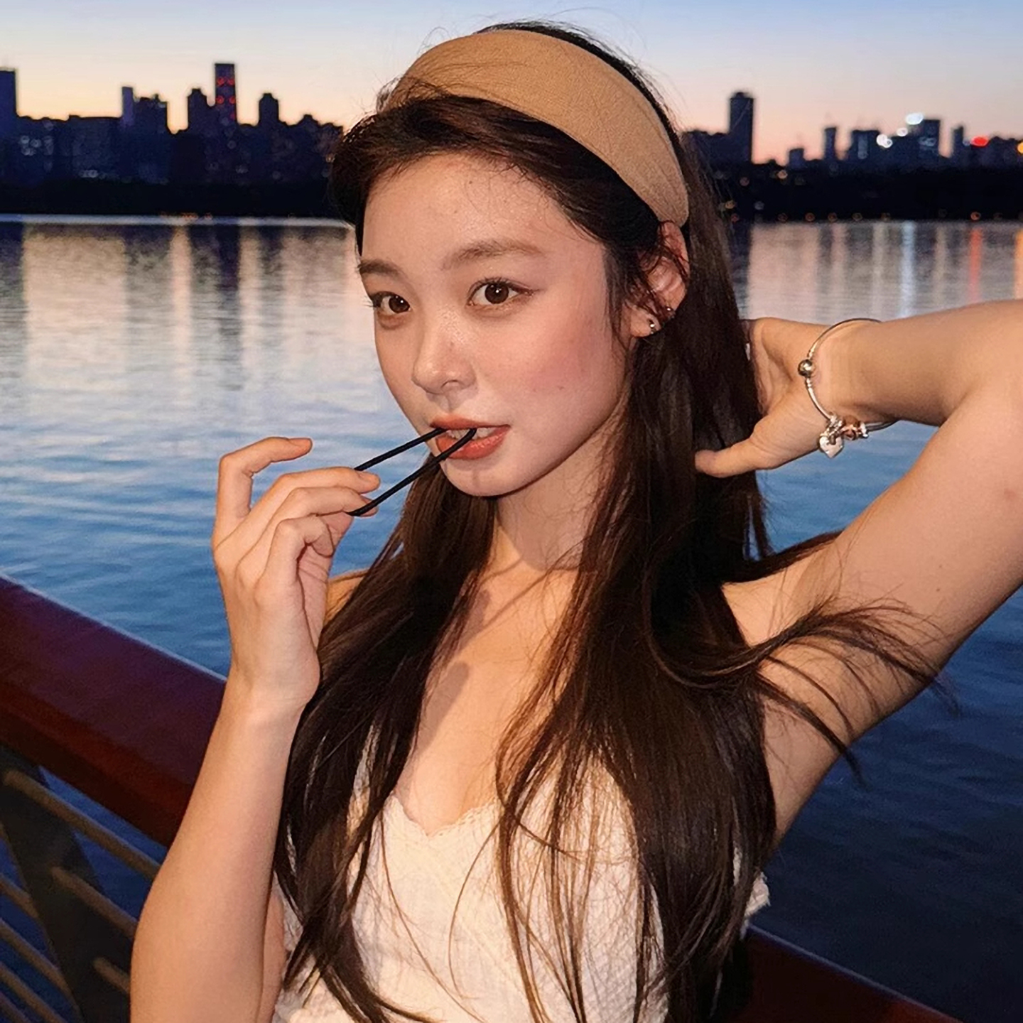 美拉德棕色针织宽边发箍！高级感洋气时尚高颅顶发卡女2025年新款