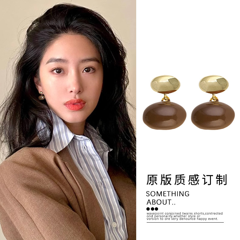 杨采钰同款棕色豆豆耳钉女法式复古高级感时尚流行美拉德耳环耳饰