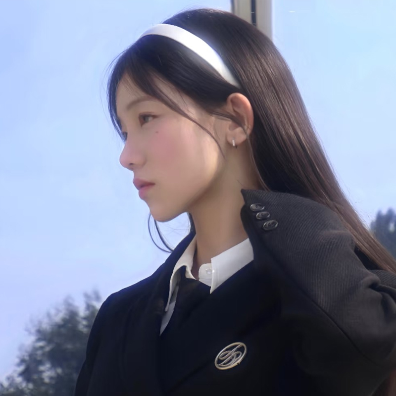 thumbnail for Pure white ~ white moonlight white headband French temperament high-end satin thin headband 2025 new face wash hairpin