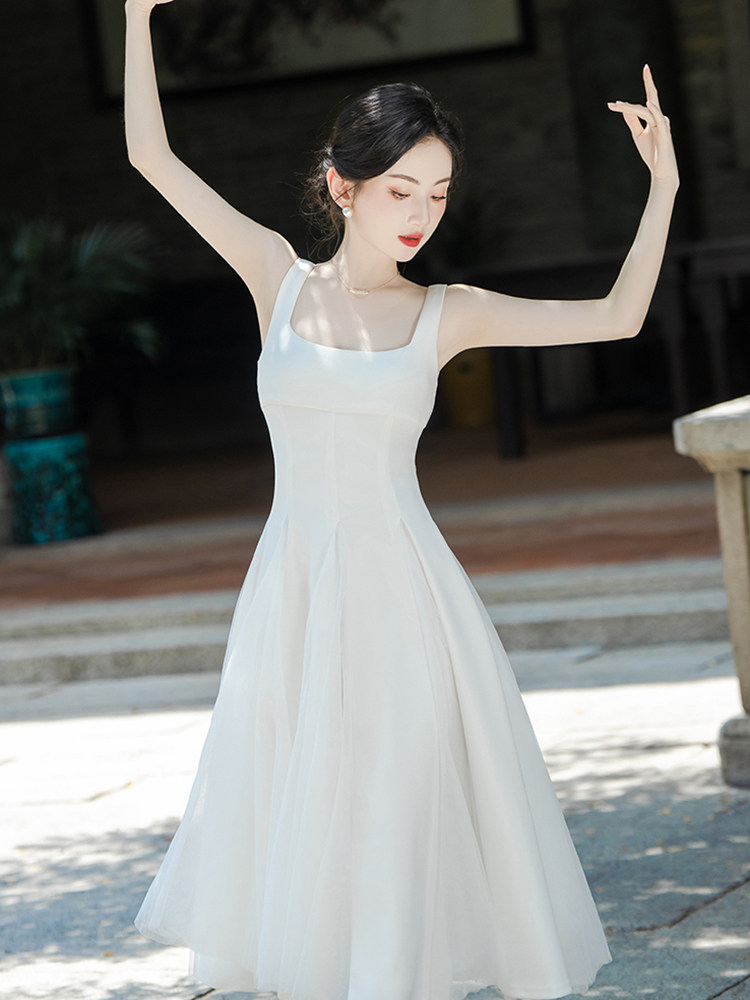 结婚领证登记拍照衣服芭蕾舞风吊带连衣裙蓬蓬小白裙轻婚纱小礼服 - 实物图