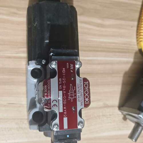 议价进口丰兴电磁阀HD1-2S-BcA-03B-WYR2有磕碰