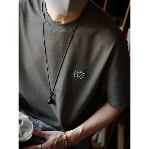 韩版精致爱心刺绣纯色短袖T恤潮