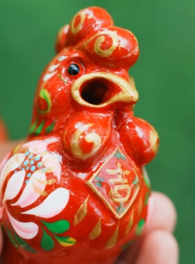 非遗手工彩绘咪咪鸡吹响泥塑