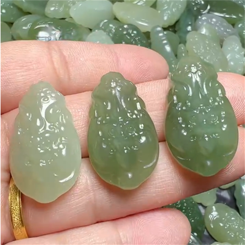 和田玉青白玉挂件貔貅玉石毛衣链