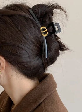 CD字母抓夹女发箍气质鲨鱼夹轻奢简约头饰后脑勺夹子头箍发饰发抓