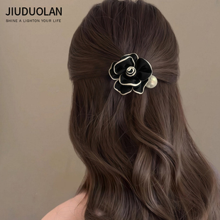 法式小香风花朵发夹女2025新款半扎发卡顶夹山茶花珍珠弹簧夹发饰