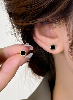 黑色方形迷你耳钉2025年新款潮耳夹女百搭高级感耳环小巧银针耳饰