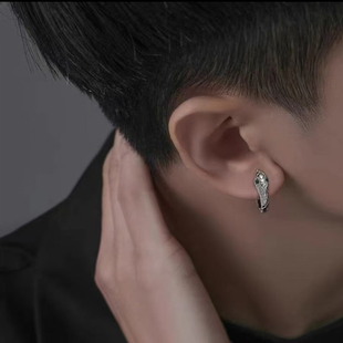 灵蛇耳环男生999纯银耳钉小众独特蛇形耳扣男耳圈蛇年本命年耳饰