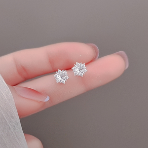 s999纯银花朵耳钉女2023新款养耳洞耳环小巧睡觉免摘耳饰气质耳坠