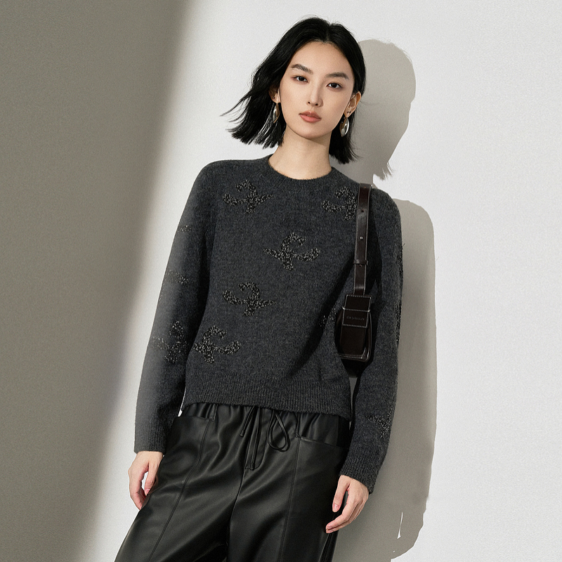 XG/雪歌百搭圆领绣片针织衫毛衣