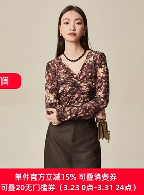 XG/雪歌2025年冬季新款褶皱V领印花长袖T恤上衣女XK401019B393