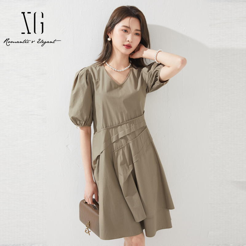 XG/雪歌泡泡袖V领连衣裙女