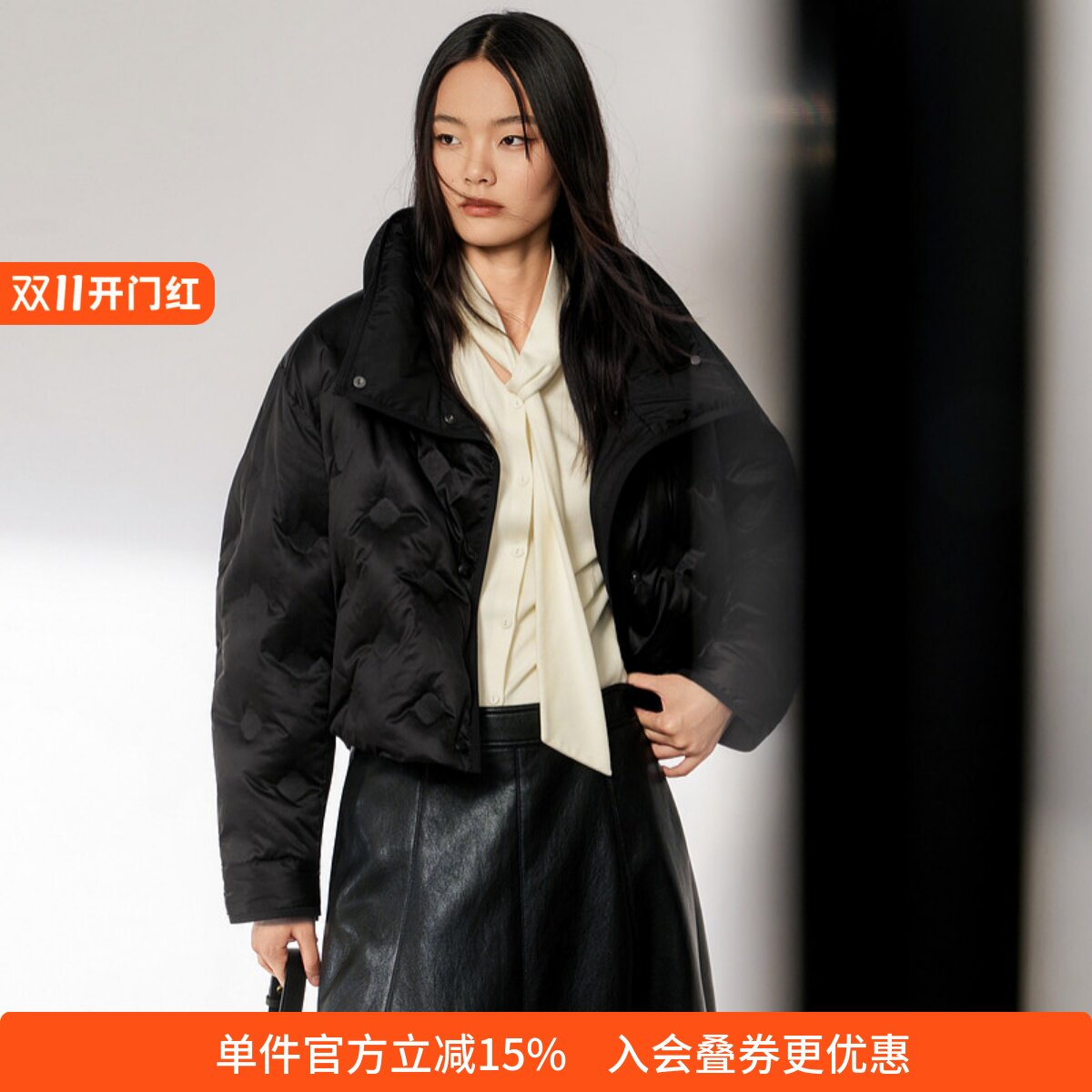 XG/雪歌黑色立领短款羽绒服女