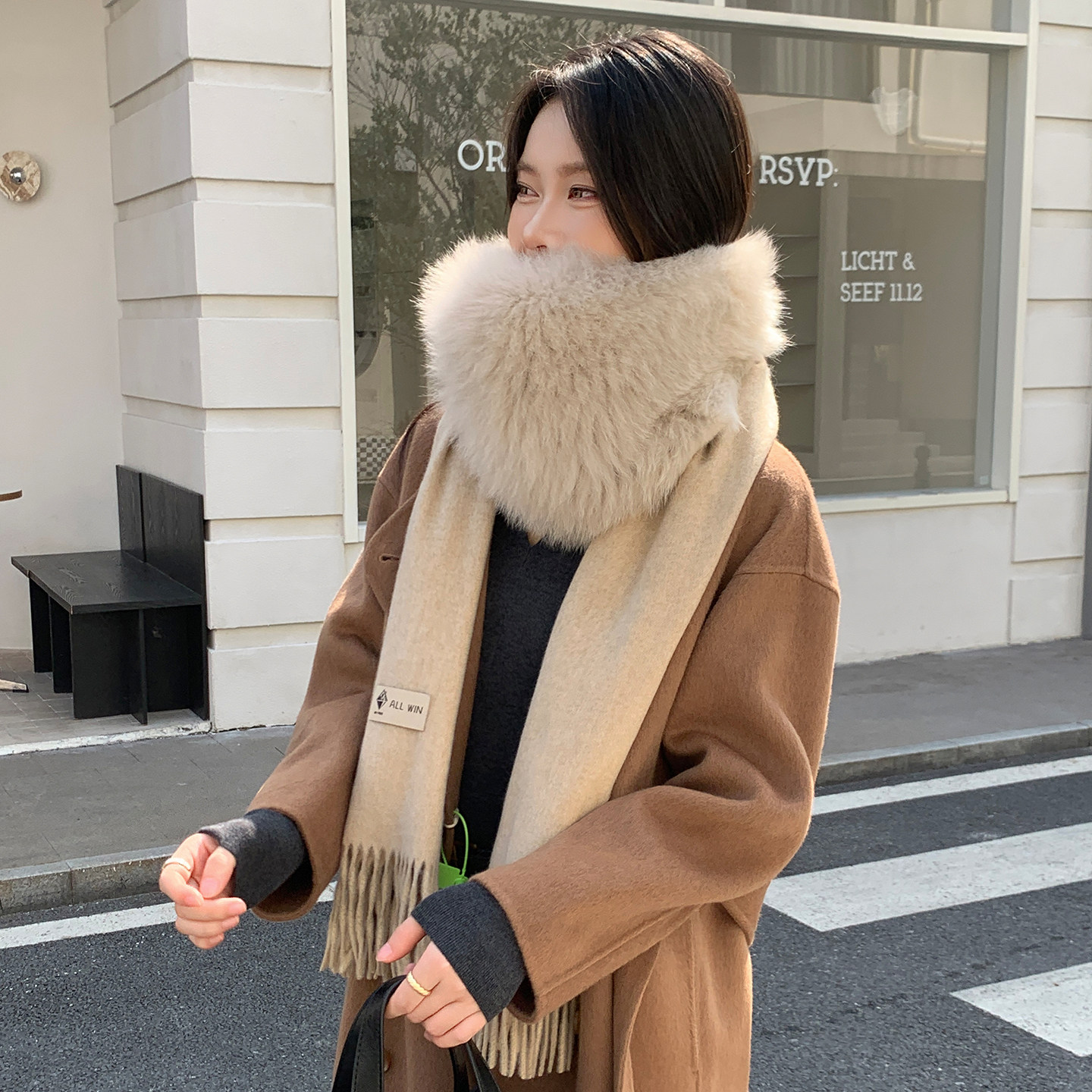 秋冬新款狐狸毛配羊毛混纺女士保暖大围巾 气质皮草披肩美拉德色