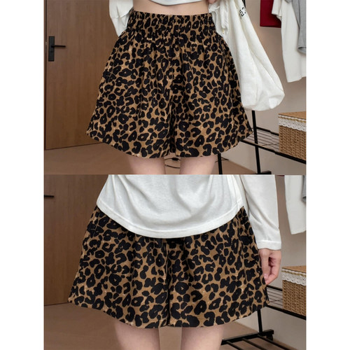 a字版型！巨遮肉肉腿的豹纹短裤~