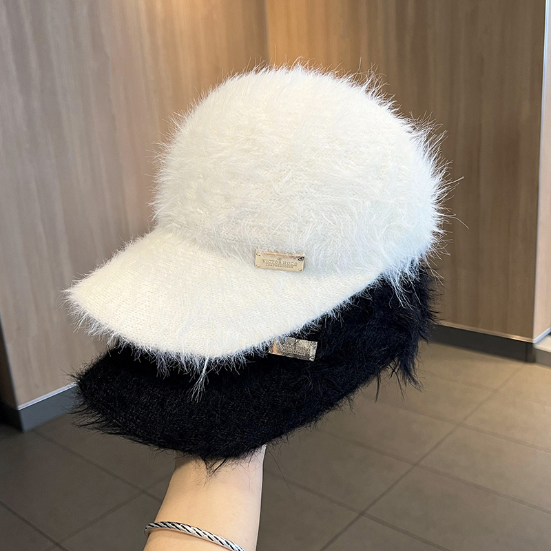 毛绒空顶鸭舌帽女秋冬季可扎马尾