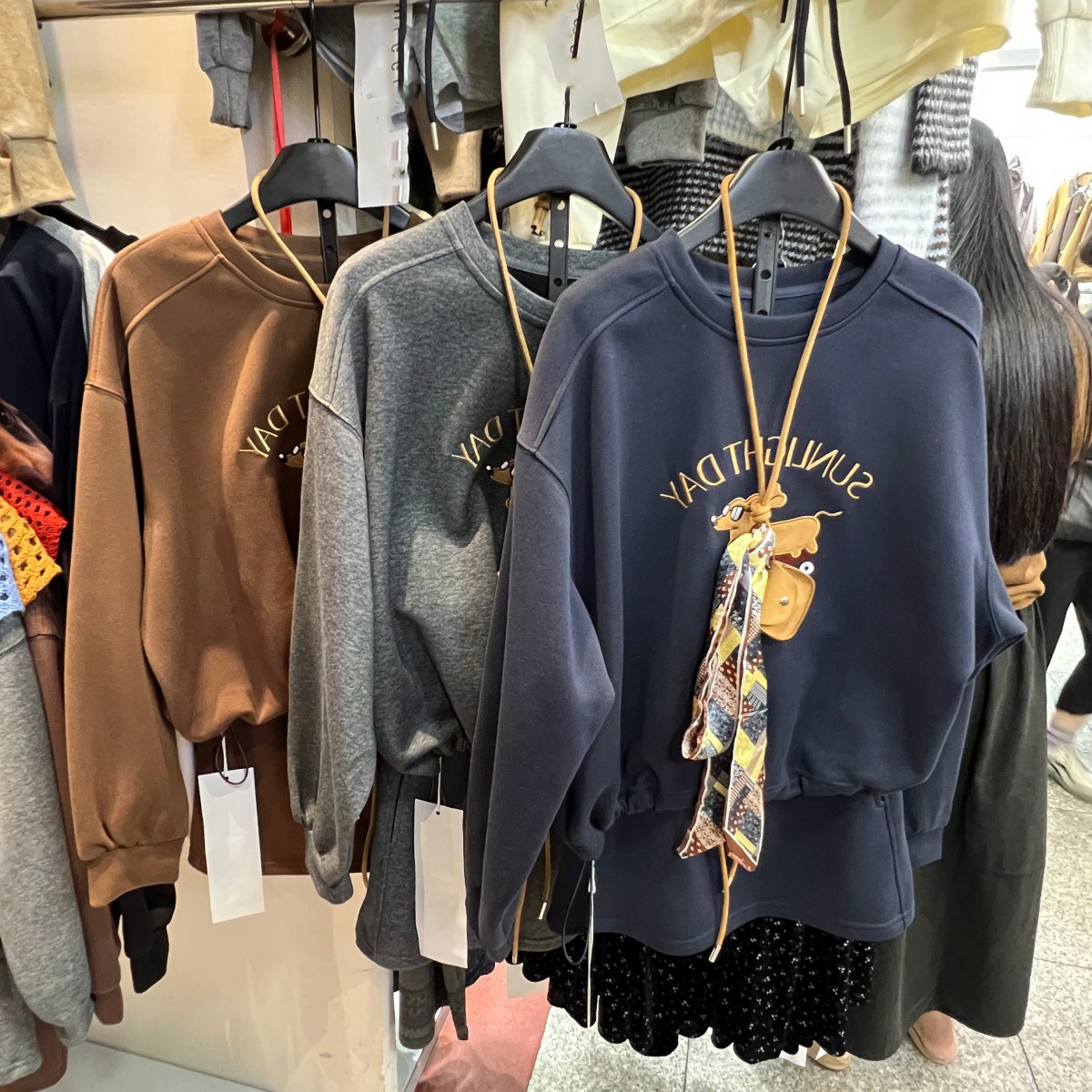 十三行2025秋装新款刺绣圆领卫衣女包臀a字短裙美式休闲风两件套,女装/女士精品,时尚套装,淘宝优惠券,粉丝福利购,淘宝优惠卷