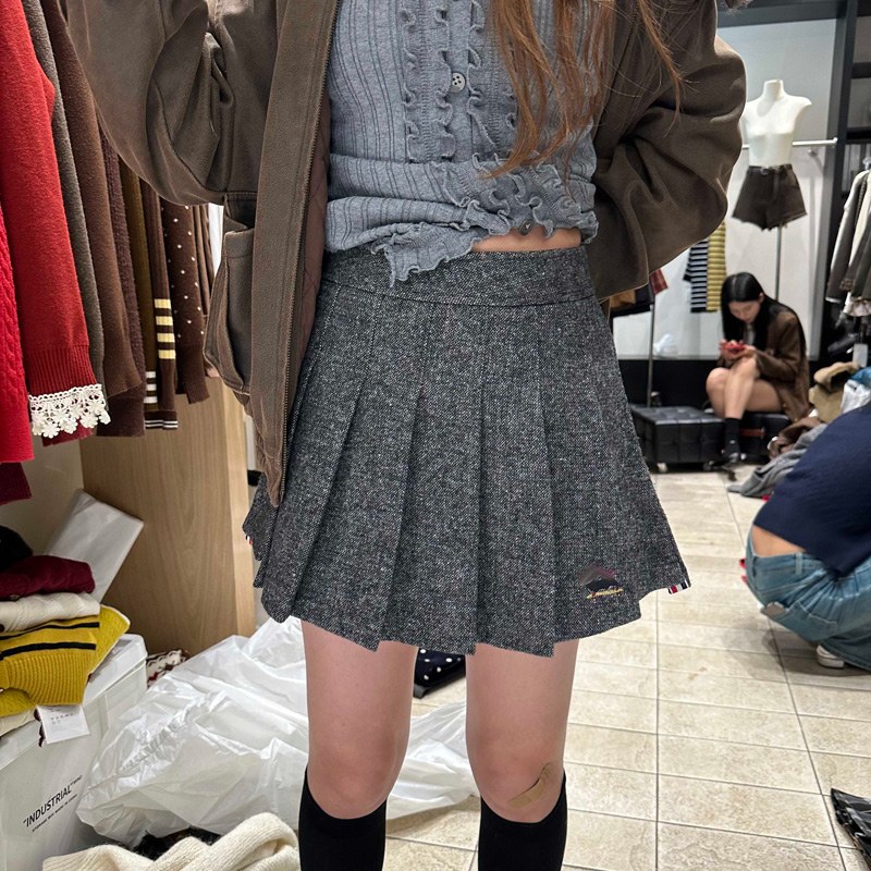 十三行减龄高腰显瘦百褶半身裙女2025秋冬新款气质A字短裙潮