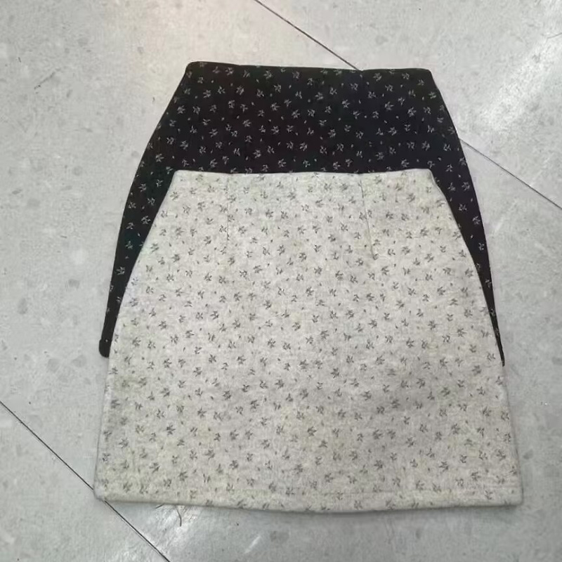 2025秋冬新款高腰显瘦碎花半身裙女百搭A字短裙毛呢印花裙子