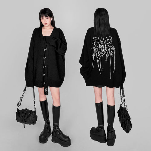 小雨家自制金属朋克风怪兽毛衣