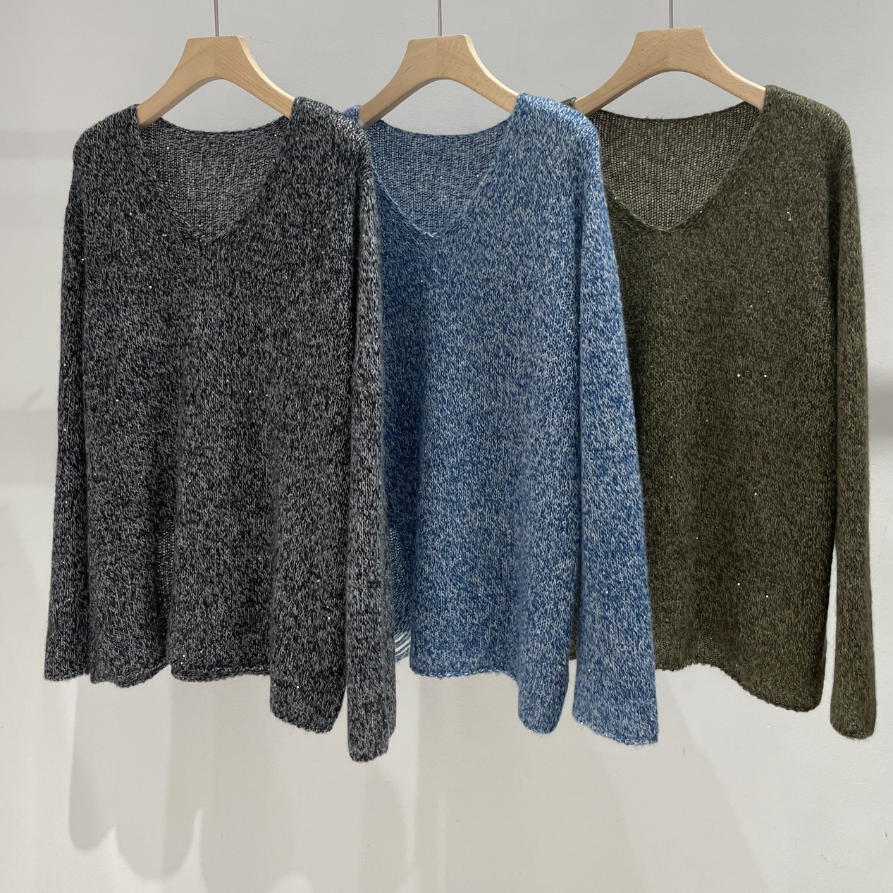 诺诺冬季宽松简约破洞山针织V领羊绒衫（含50.3羊毛）A0331