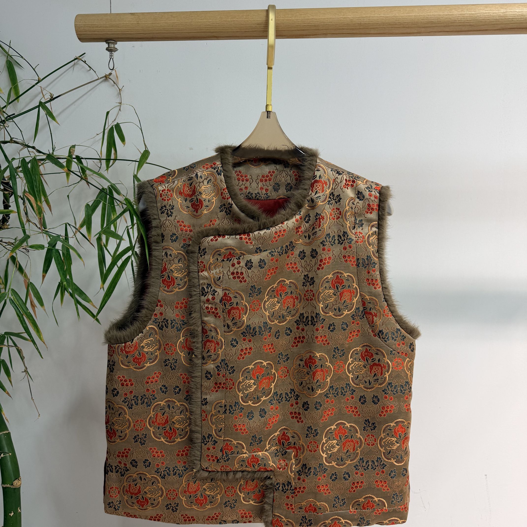 诺诺家冬上新人丝香云纱水貂毛老钱风马甲YS21-G418