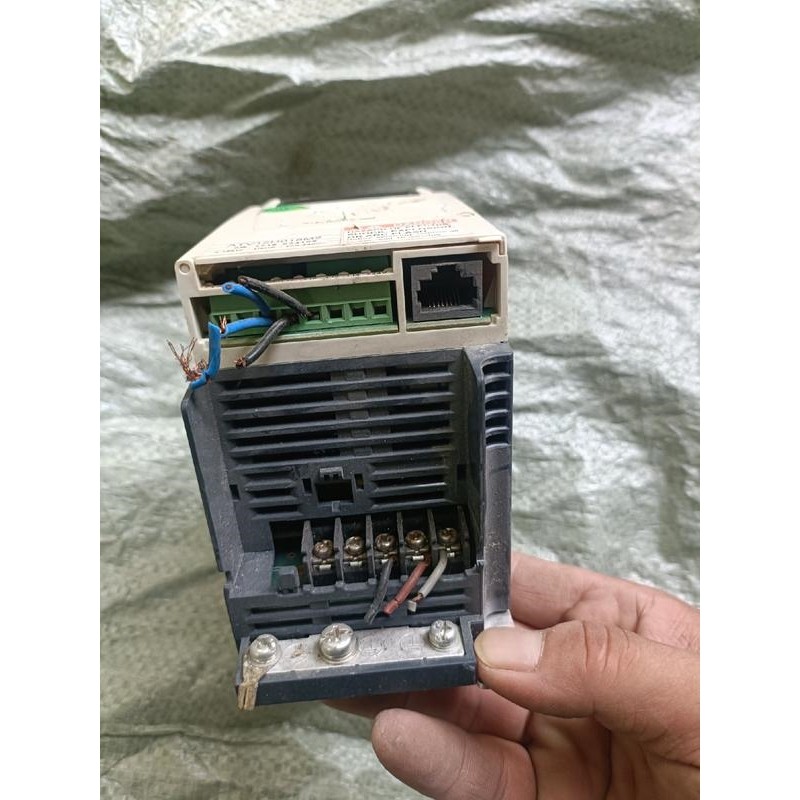 施耐德0.18KW变频器一个拆机的功能正常标价为包邮价议价