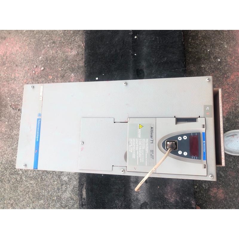 施耐德变频器ATV71HD30N4Z实物图拍摄，拆机议价