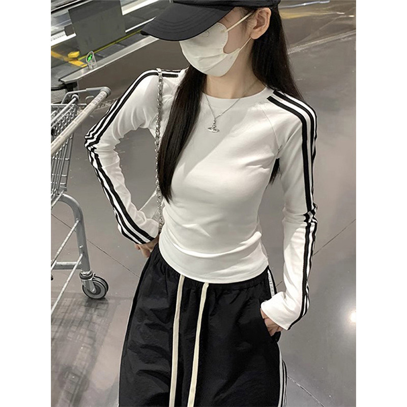 白色条纹圆领长袖T恤女2026秋冬新款美式辣妹内搭修身显瘦打底衫