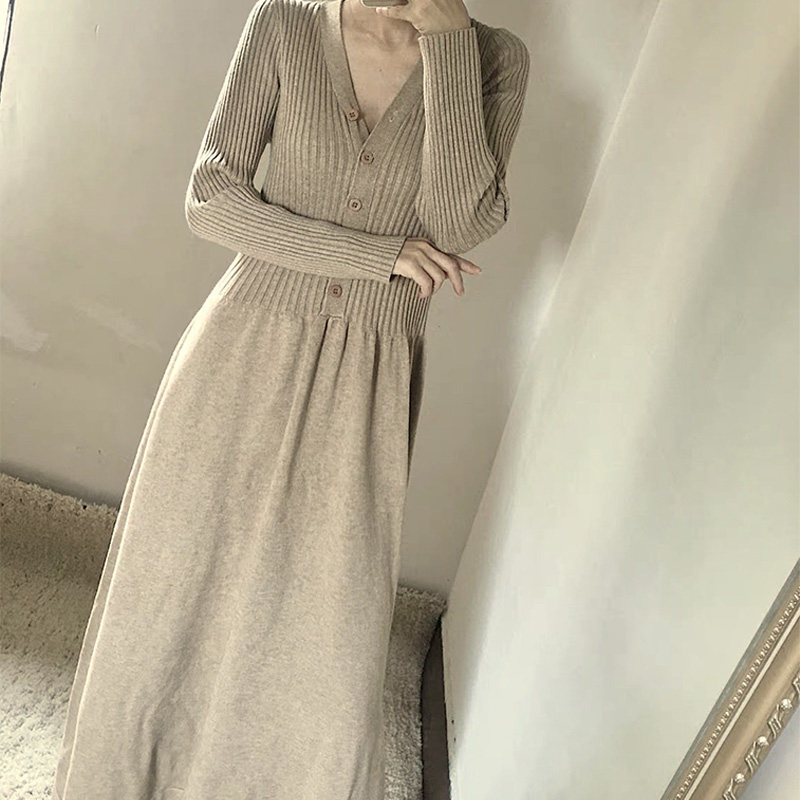 v领长款针织连衣裙女2026秋冬慵懒风大码胖mm过膝打底宽松毛衣裙