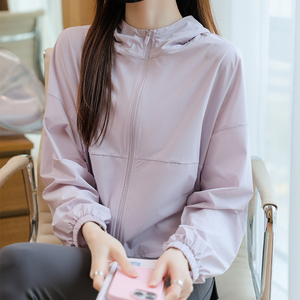 短款防晒衣外套女款2024新款夏季轻薄透气休闲上衣宽松连帽冲锋衣