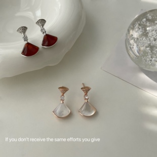 S925纯银韩剧夏娃徐睿知同款耳环小裙子白贝母红色孔雀石扇形耳饰