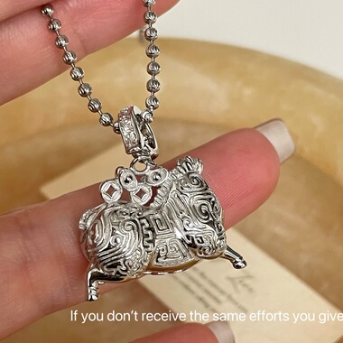 S925纯银古风唐马胖为美铜钱元宝吊坠国潮时尚高级重工百搭小众