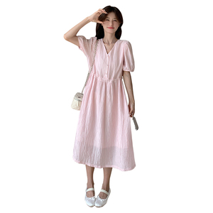 法式温柔风褶皱v领连衣裙女2025夏季新款韩版收腰显瘦减龄长裙子图片