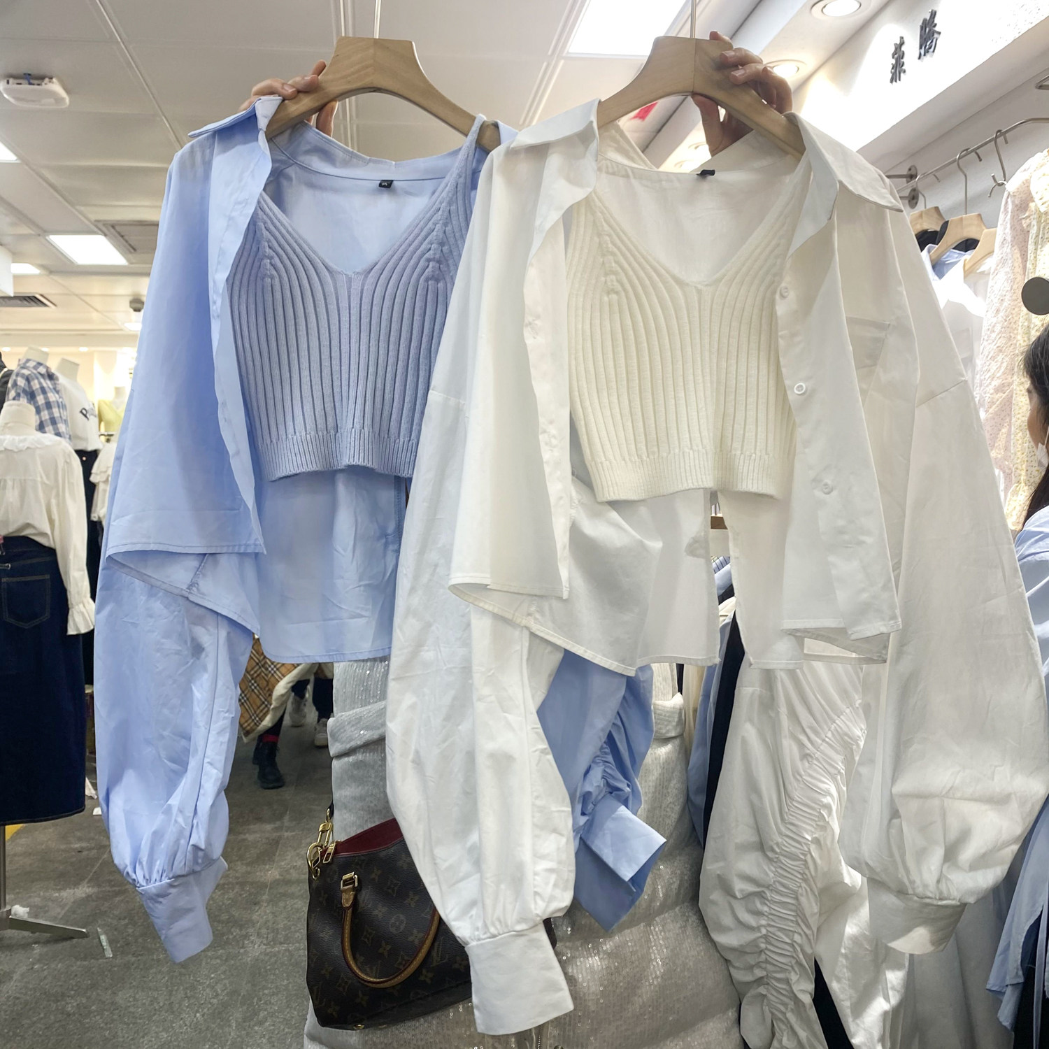 吊带衬衫两件套设计感女韩国东大门2022春装新款气质针织外套上衣