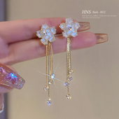 一款 两戴山茶花水钻长款 流苏耳环气质925银针耳钉小众设计感温柔