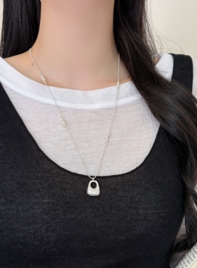 unbeaten银色珍珠锁包吊坠项链