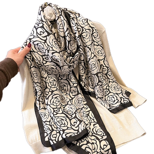 新款黑白山茶花小香风丝巾女百搭秋冬围巾披肩两用超大纱巾丝巾女