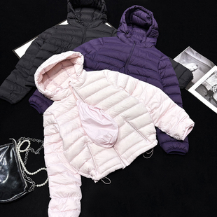 CCA自制老钱风简约纯色百搭正肩短款轻薄抽绳连帽羽绒服女可收纳