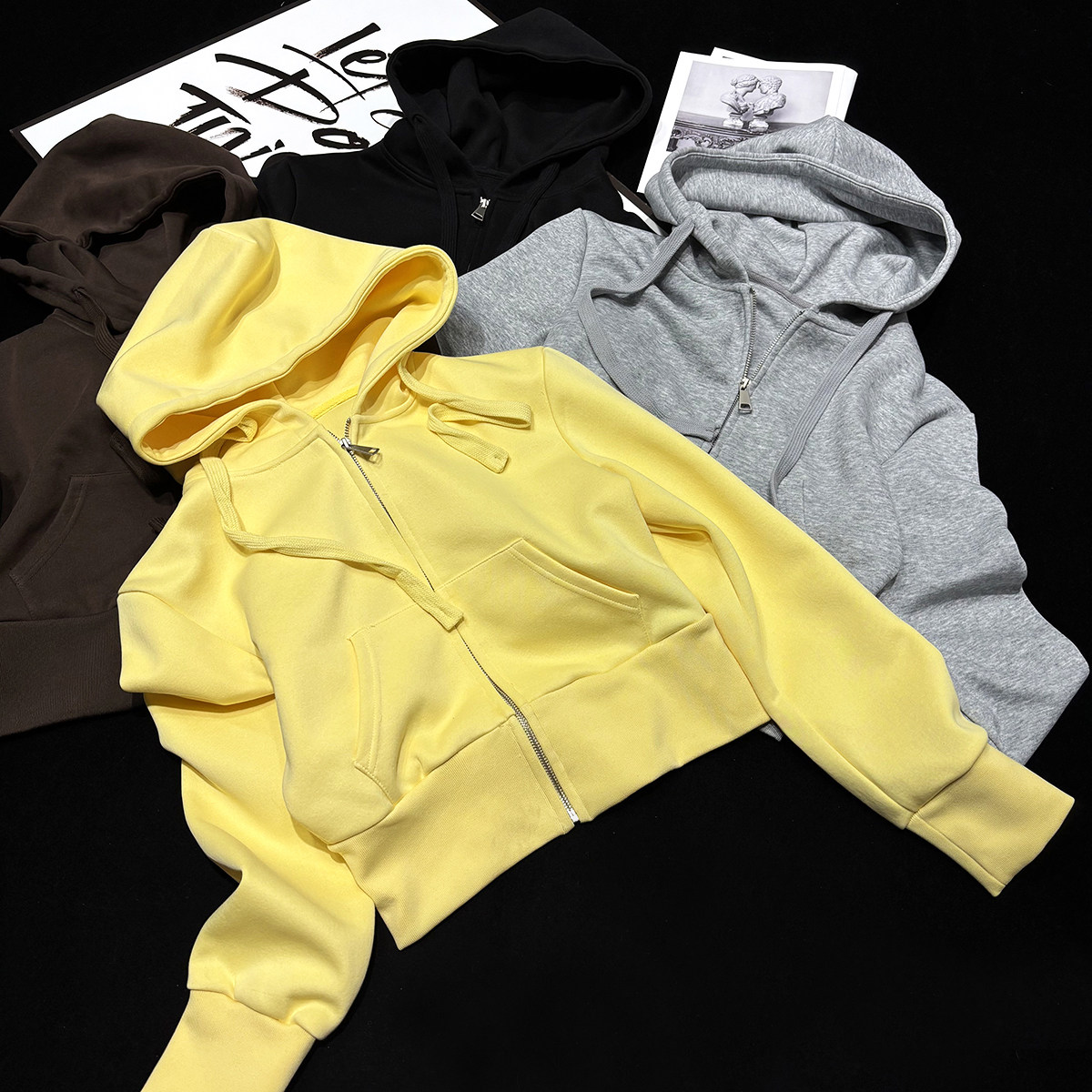 CCA自制美式复古纯色修身显瘦连帽卫衣短款百搭收腰拉链运动帽衫