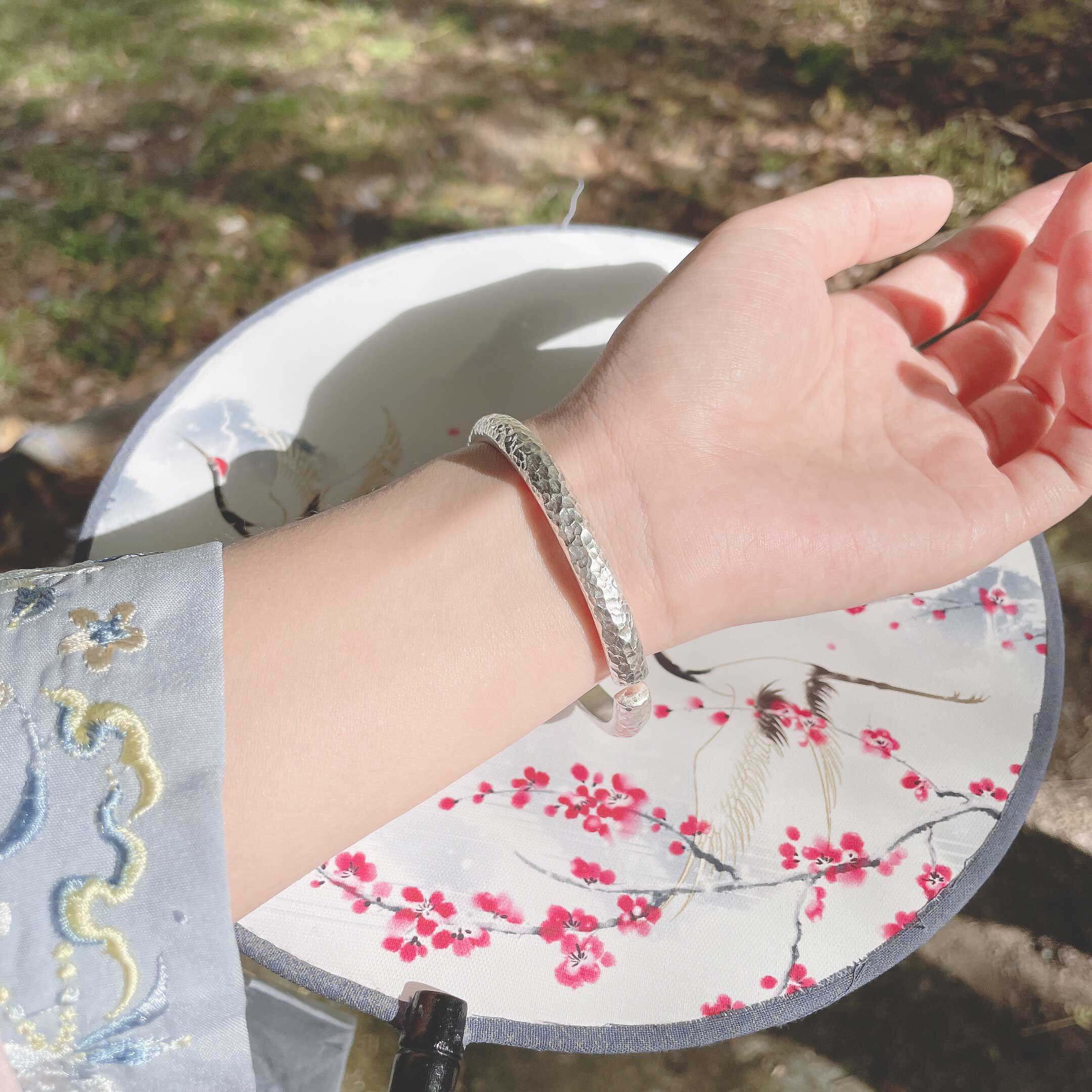 星顺淇银手镯999女纯银正品云南大理雪花银手工锤纹镯可定制圆棍