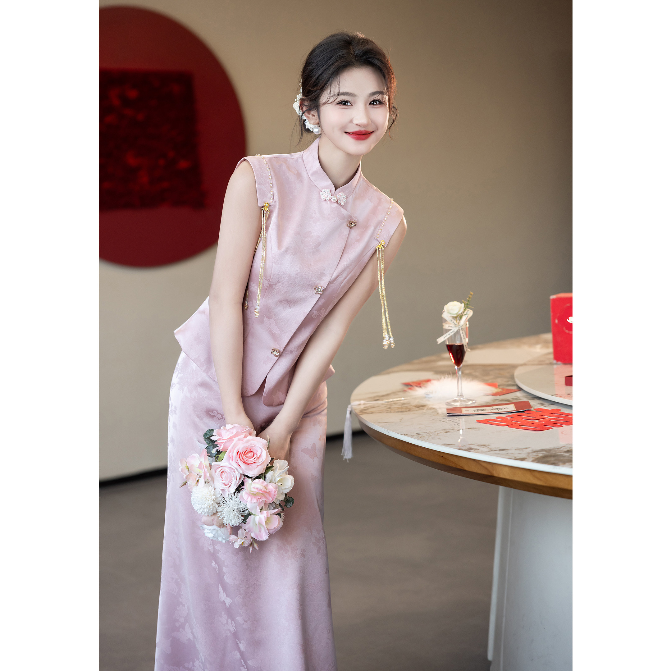 粉色改良旗袍套装新中式订婚礼服裙2026新款夏季日常可穿气质绝美