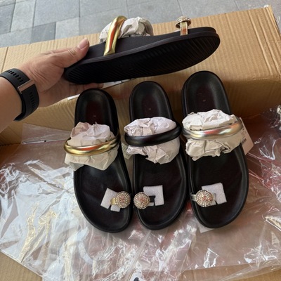 2025厚底拖鞋女夏外穿新款高级感绝美配裙子法式夹趾时尚凉鞋批发