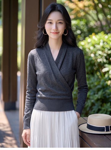 Basic House/百家好咖色羊毛交叉V领长袖针织衫女秋季高级感上衣