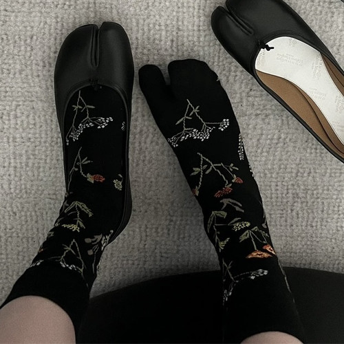 嗷呜~早春的black黑色系分趾袜!永远做文艺少女，植物花卉二指袜