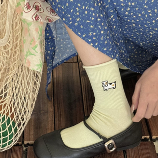 刺绣好精致 黄绿色搭配太复古啦 好特别 牛油果绿～卷边新袜子