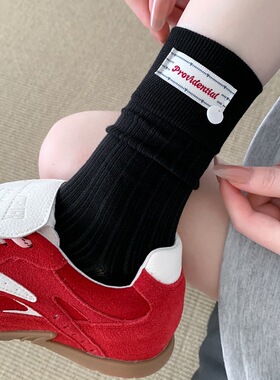 这双真的好看！布标+纽扣也太美了吧！好高级的黑色~设计感yyds