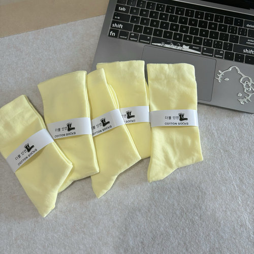 谁懂啊！好piu亮的薄荷黄～浅黄色月子袜好温柔好舒服的堆堆袜子